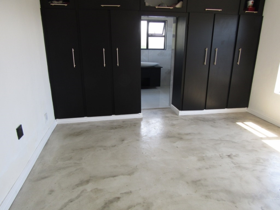 4 Bedroom Property for Sale in Humansdorp Eastern Cape